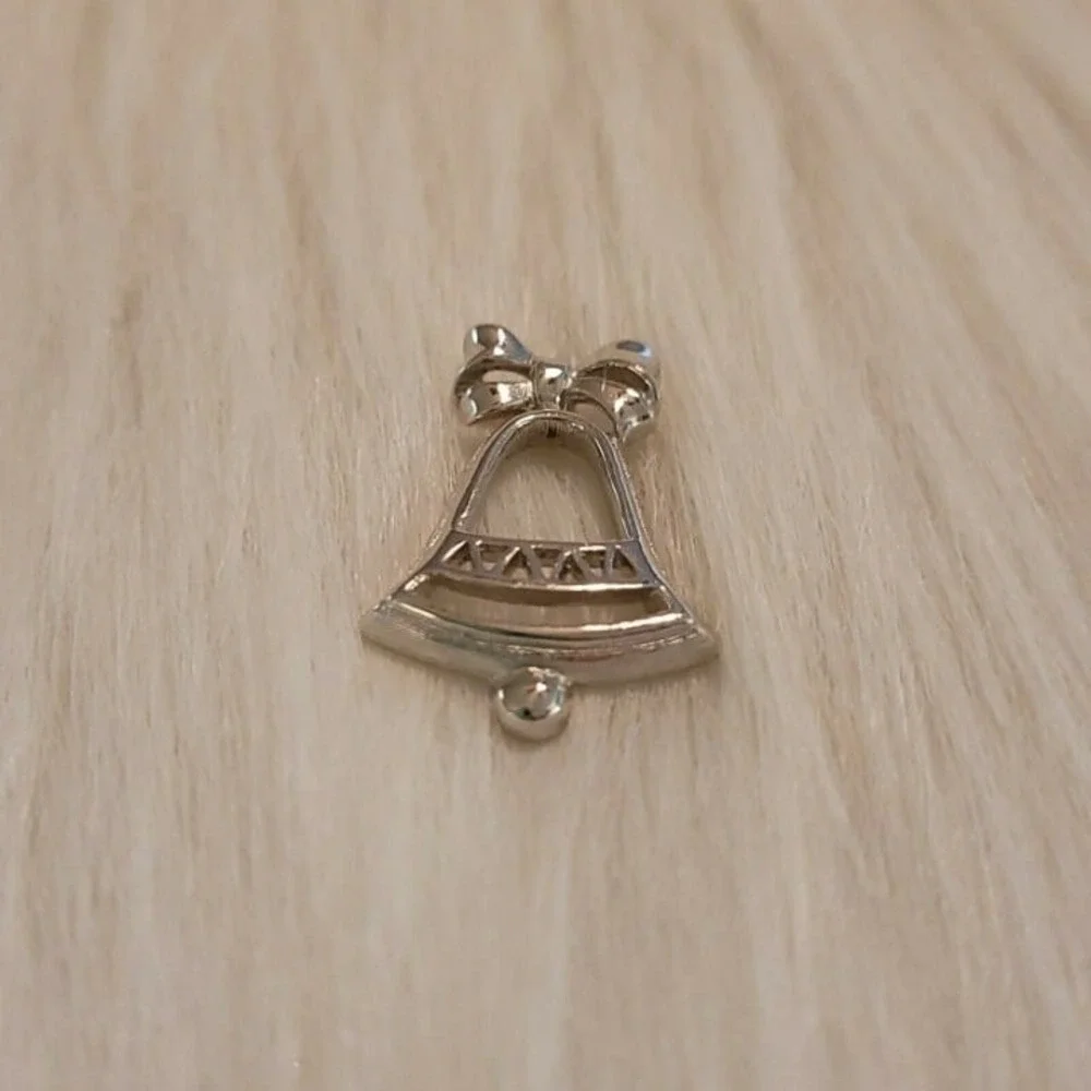 Vintage Avon Christmas Bell Pin Silver Tone Metal Holidays MCM Modernist 5972